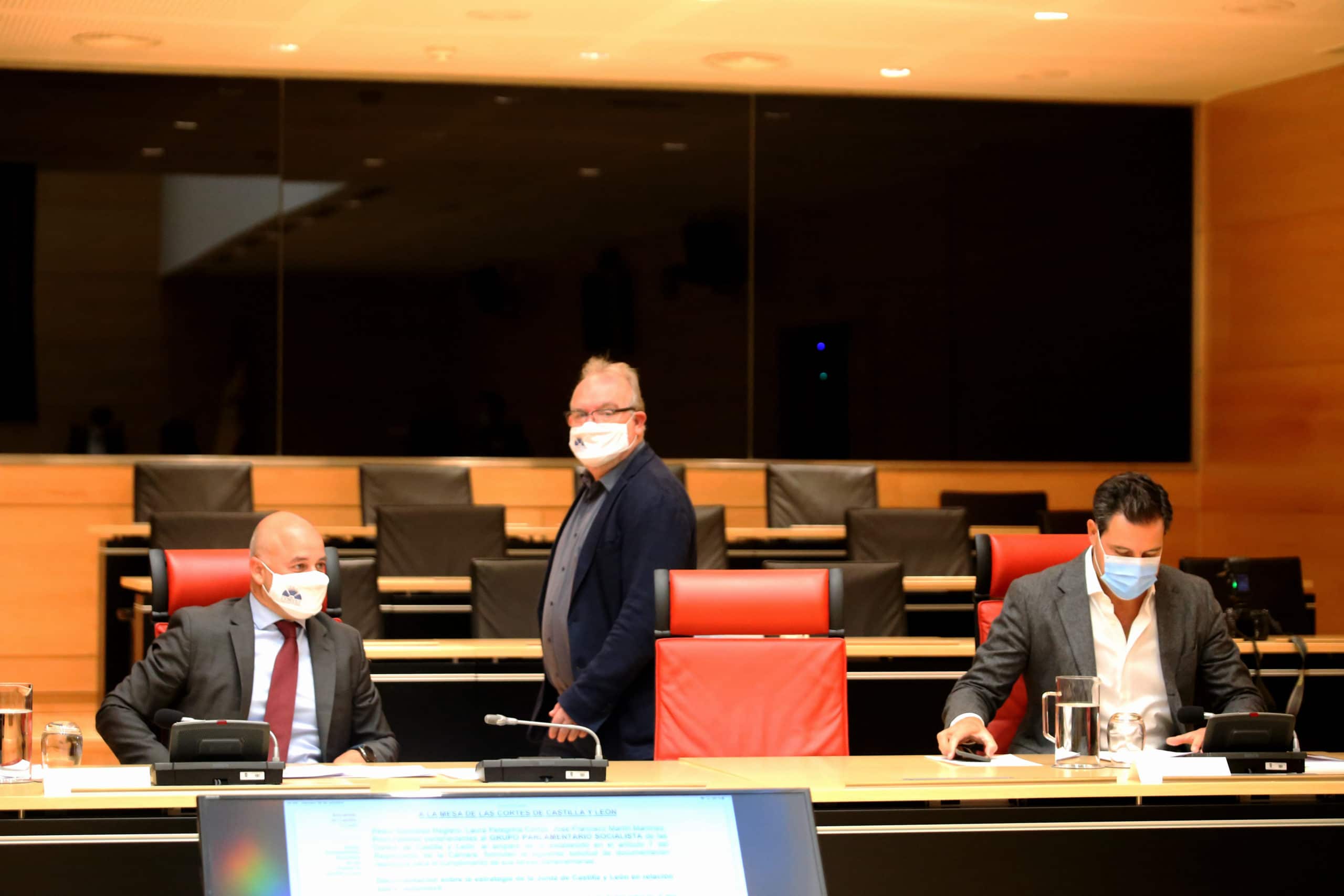 PSOE y PP se tienden la mano pero se acusan mutuamente de romper el pacto por la recuperación