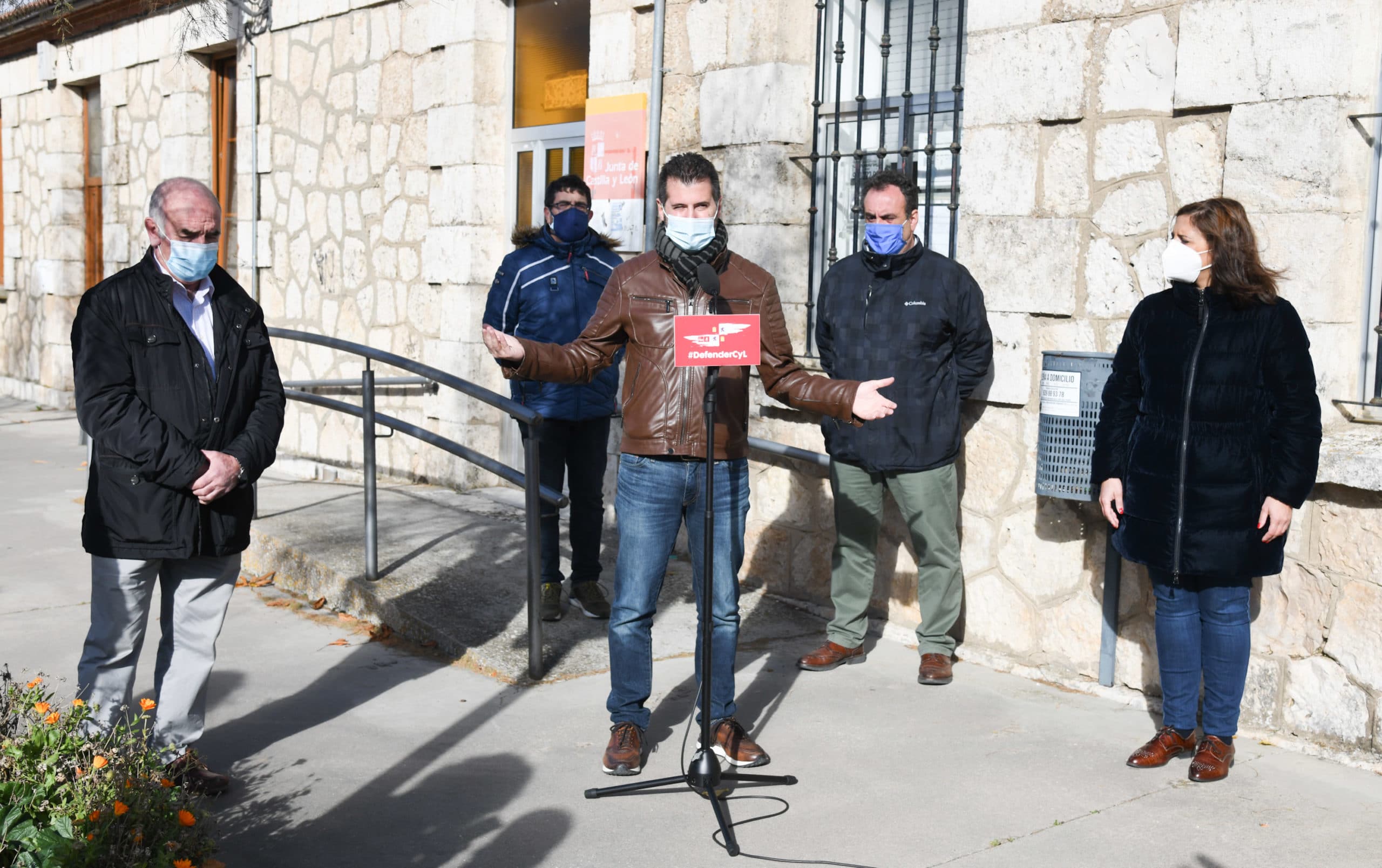 Tudanca insiste en que se recupere la atención presencial y se mejoren las condiciones a los sanitarios
