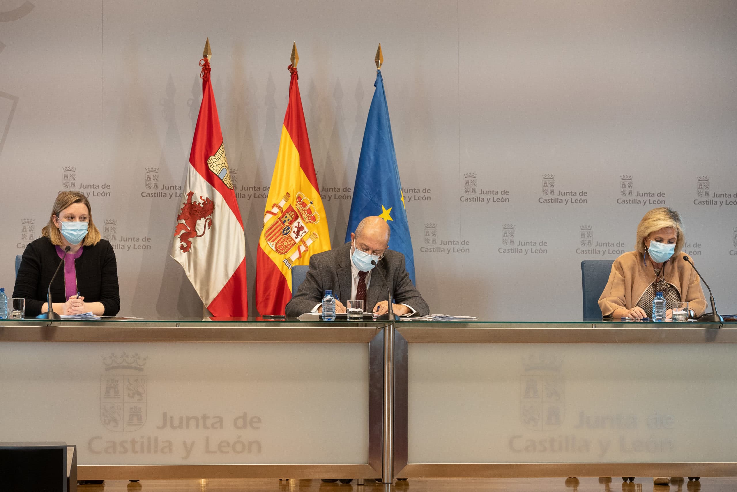 La Junta garantizará por ley que no se cobre por debajo de la renta autonómica