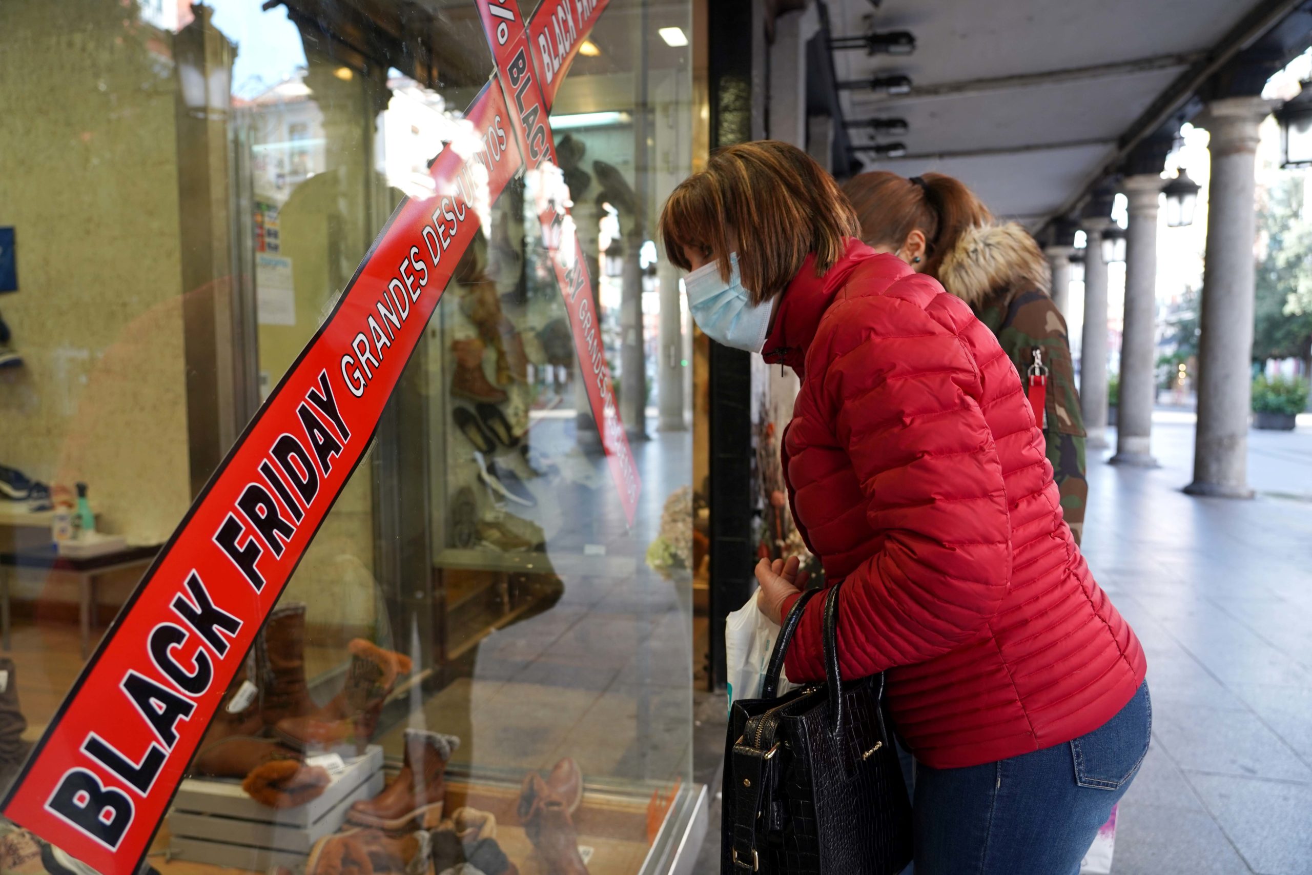 Unicaja celebra el ‘black friday’ con aportaciones a los planes de pensiones y a las tarjetas