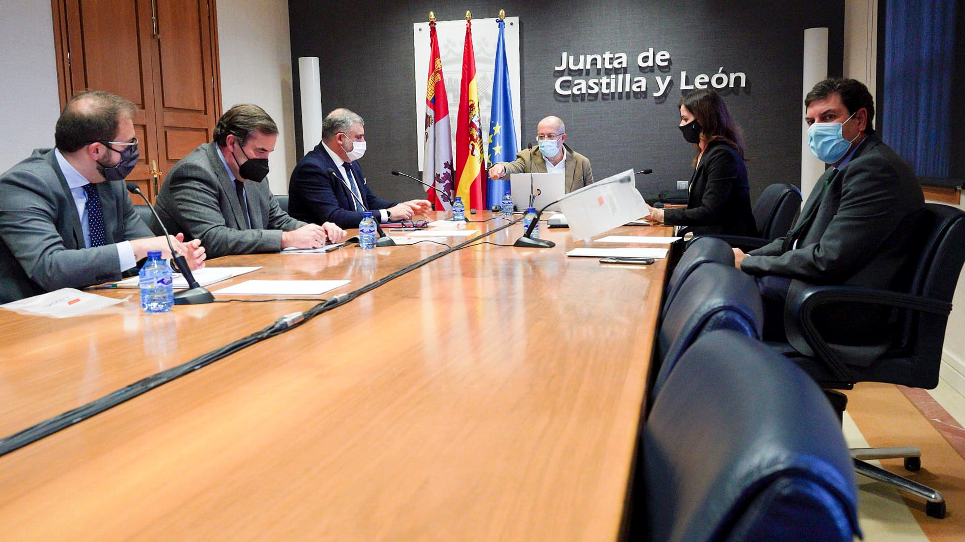 La hostelería abrirá el día 3 sólo si se baja de 400 casos por cien mil habitantes