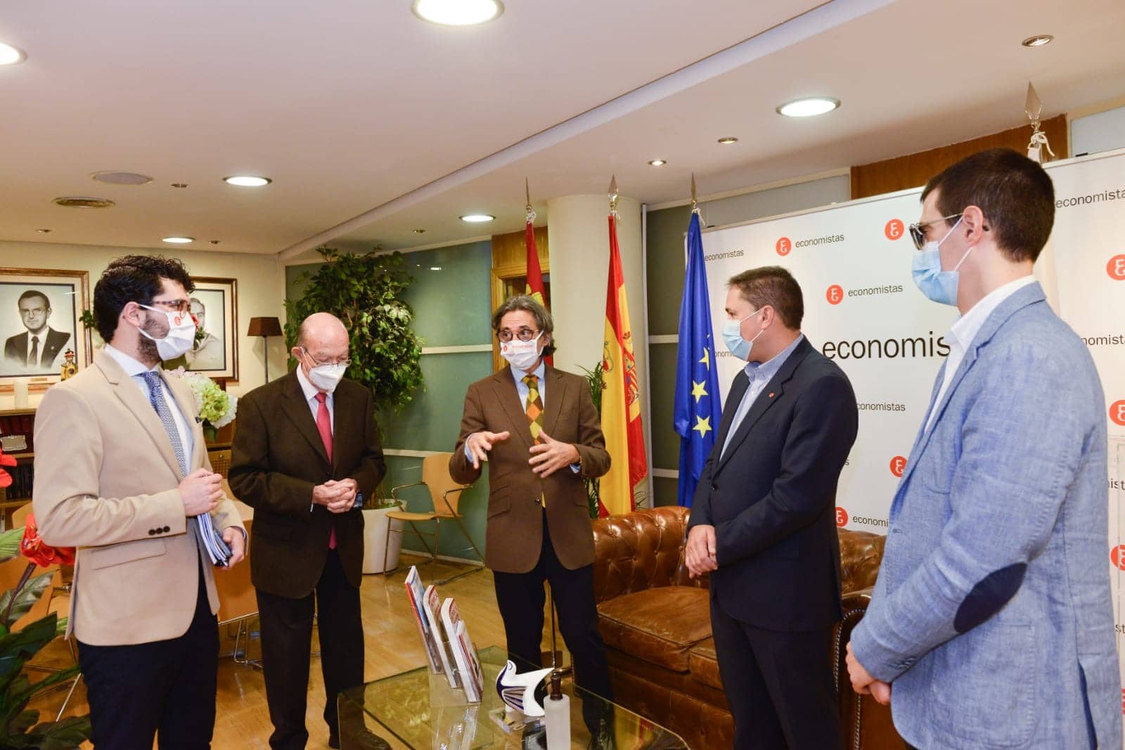 El Colegio de Economistas invierte elogios en la economía social