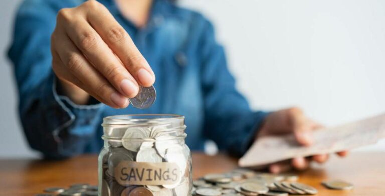 La tasa de ahorro de los hogares se modera al 15,1 % en el tercer trimestre