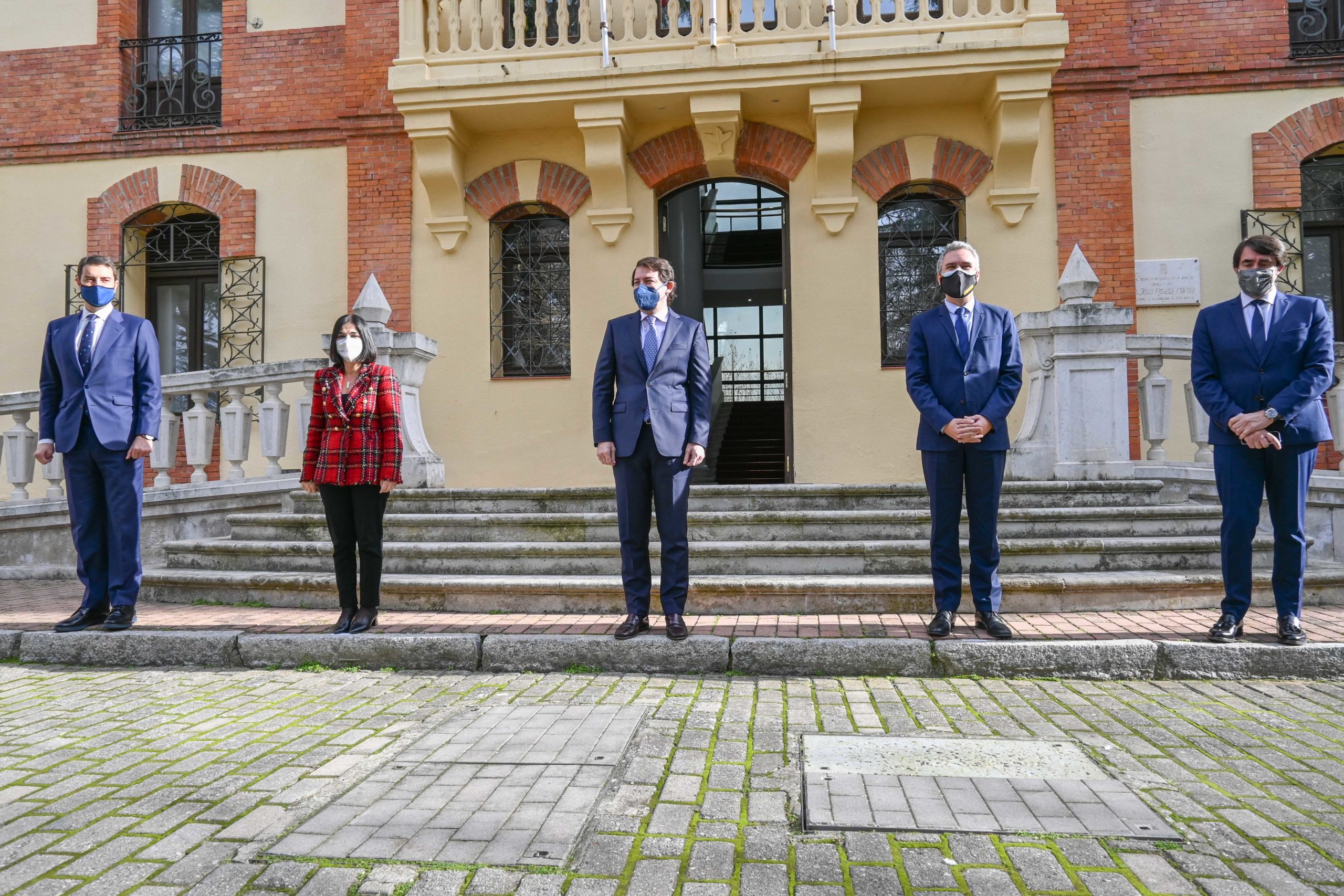 Mañueco insiste ante Darias en un plan de choque para los sectores afectados por las restricciones