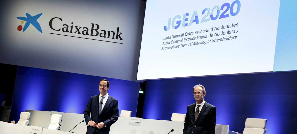 La junta de CaixaBank avala la fusión por absorción de Bankia para crear el mayor banco de España