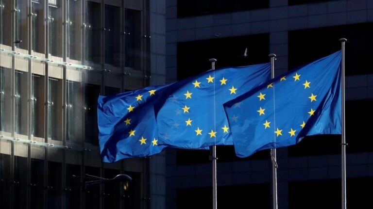 La economía de la UE cae 6,4 % en 2020 y 6,8 % en la eurozona por la pandemia