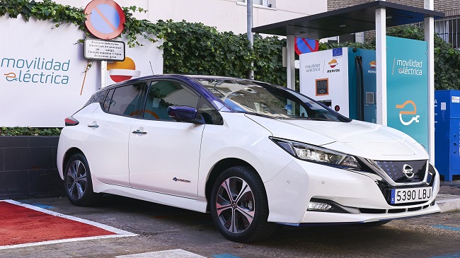 Nissan y Repsol firman un acuerdo de colaboración para promover la movilidad eléctrica