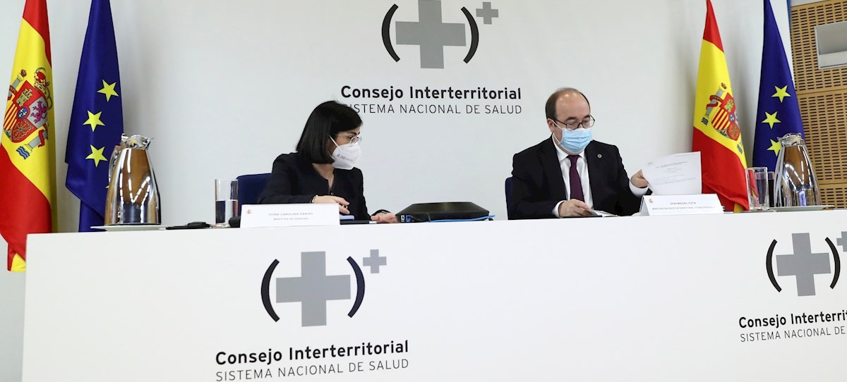 El Gobierno limita la vacuna de AstraZéneca entre 60 y 65 años y no sabe qué hacer con las segundas dosis pendientes