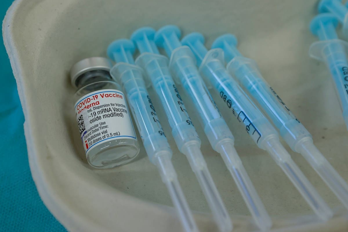2021, el año de las farmacéuticas: Pfizer, Janssen y Moderna, autorizadas a aumentar la fabricación de vacunas
