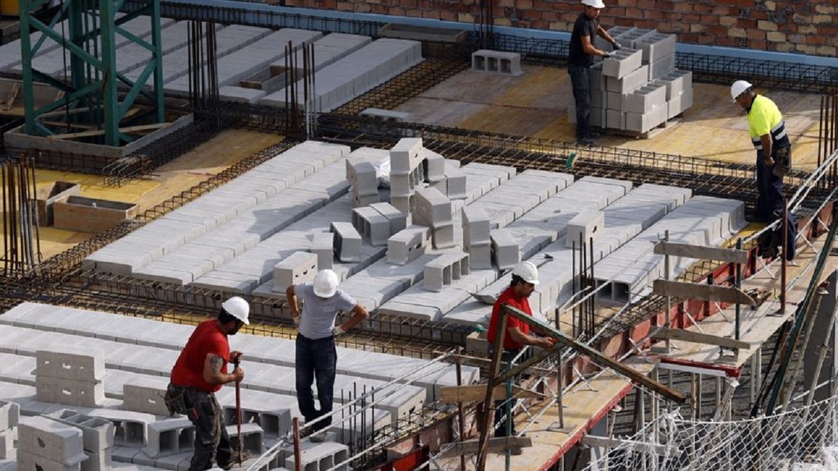 El paro marca otra caída histórica en junio, disminuye en 166.911 personas