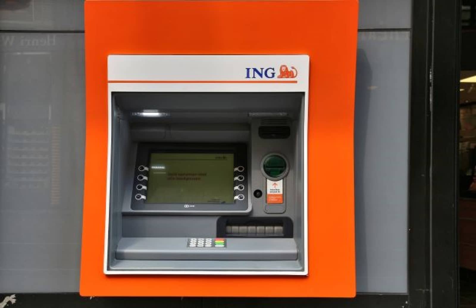 EURO 6000 e ING negocian nuevas comisiones en los cajeros a instancias de la CNMC