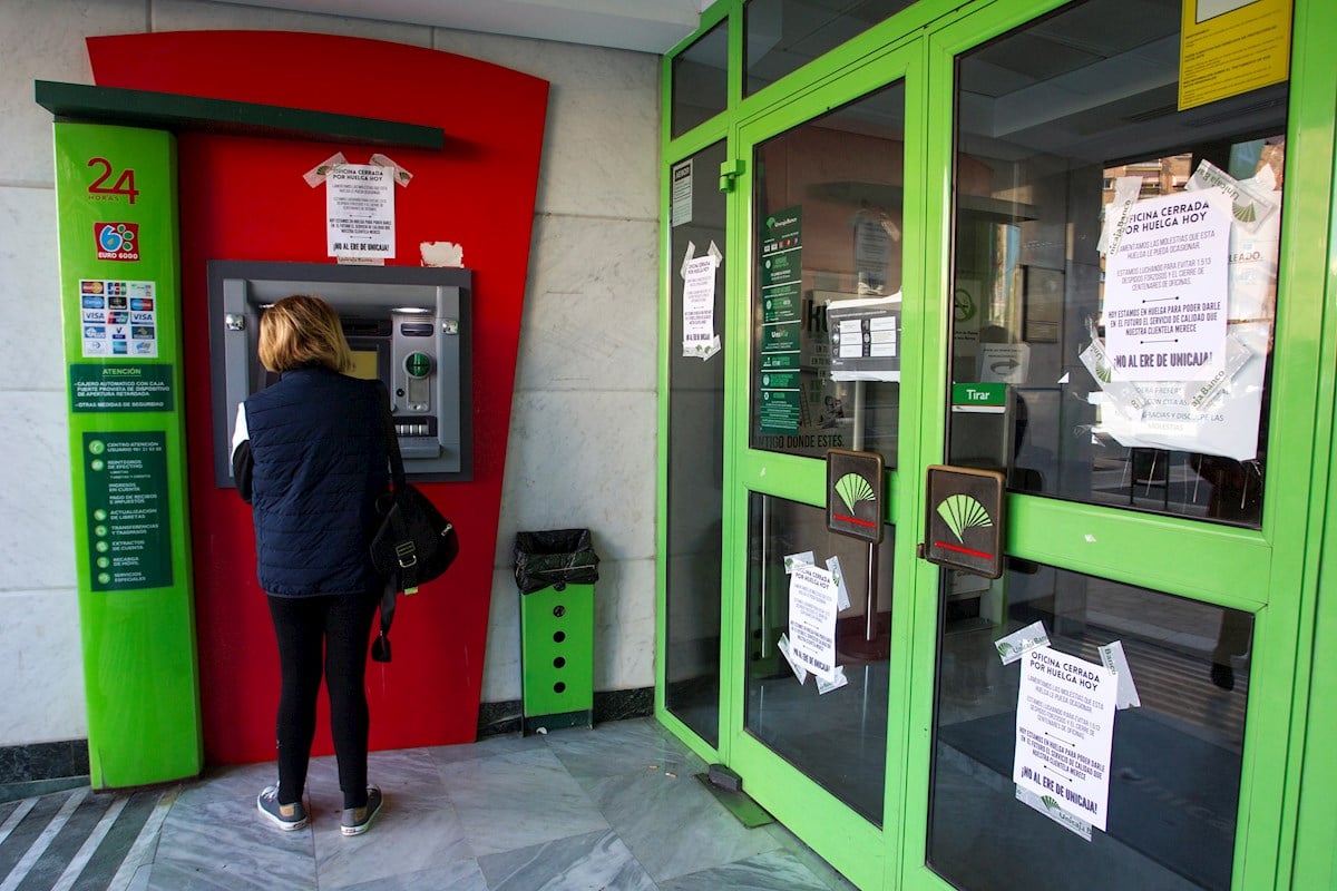 ERE de Unicaja: el 93% de la plantilla secunda la huelga, según los sindicatos