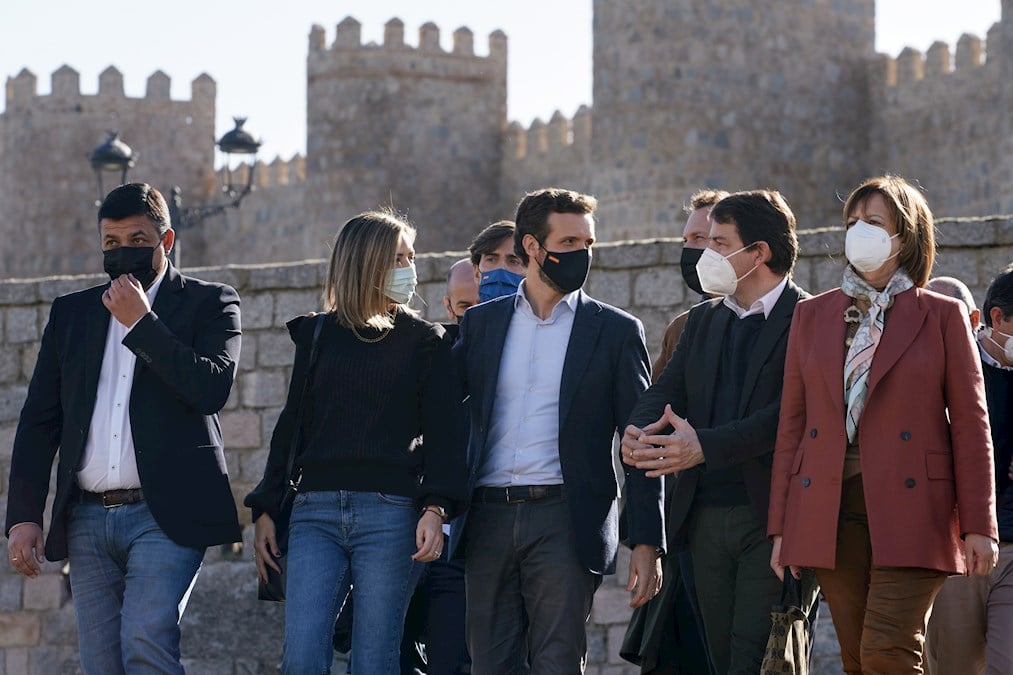 Casado asegura que Nissan Ávila se mantiene abierta por el PP mientras Barcelona ha cerrado por Sánchez