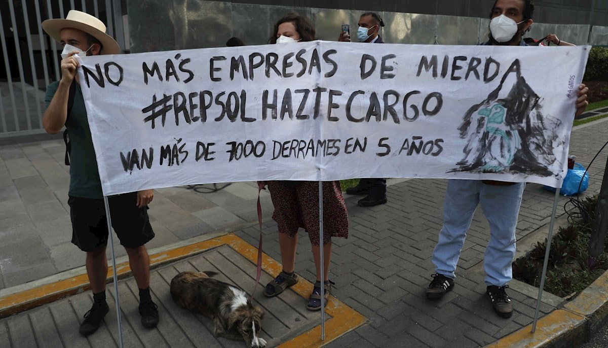 ‘¡Repsol, escucha, el pueblo te repudia!’ y ‘¡Repsol, escucha, fuera del país!’