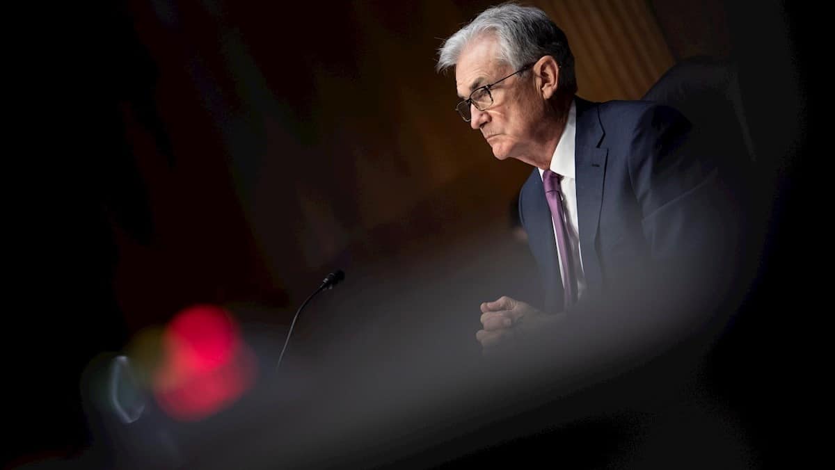 Powell ya prioriza en la Fed la lucha contra inflación al empleo