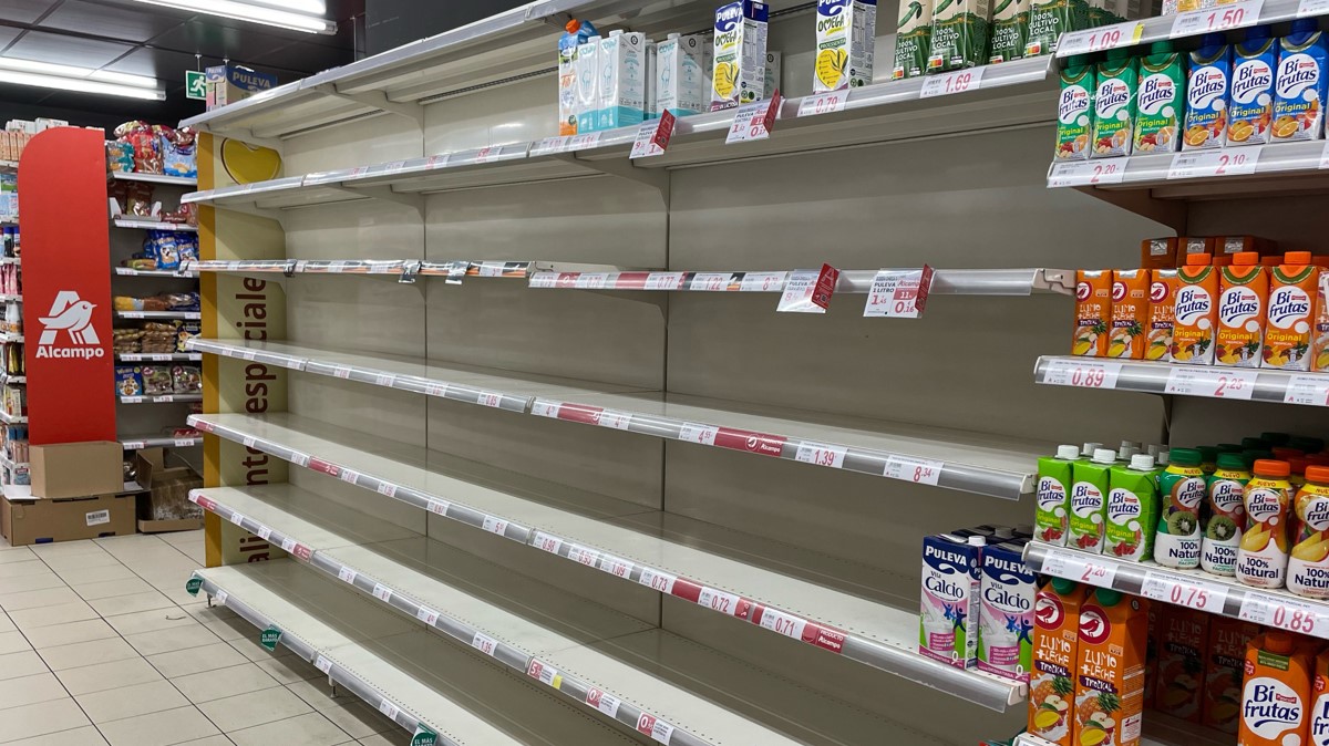 La huelga del transporte sigue imparable ante un Gobierno desbordado por el cierre de empresas y falta de productos en supermercados