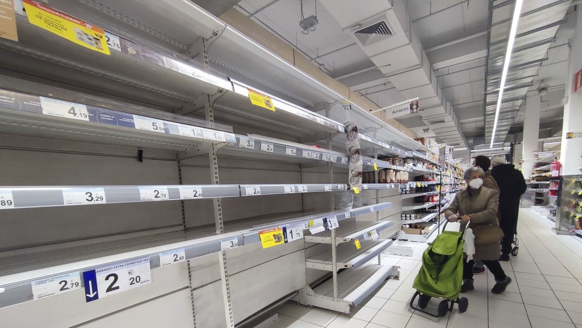 Los supermercados, autorizados a racionar los productos a los consumidores