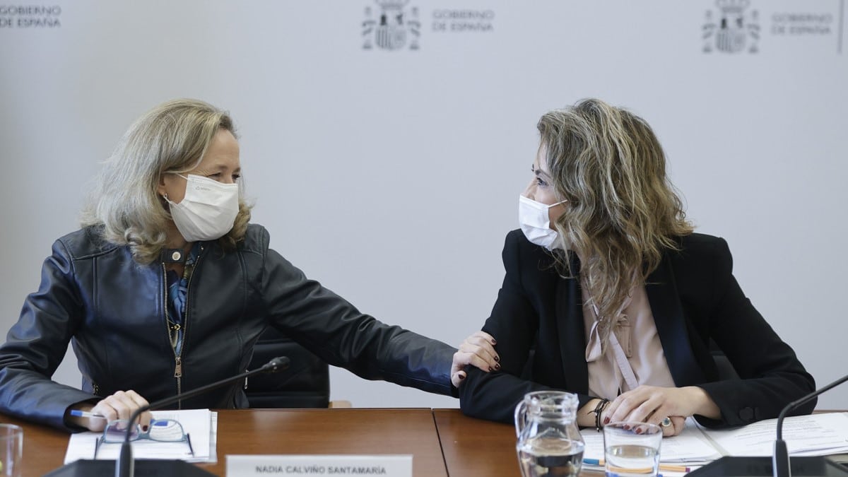 Las petroleras tendrán que asumir un mínimo de 5 céntimos por litro a la subvención del Gobierno a los transportistas
