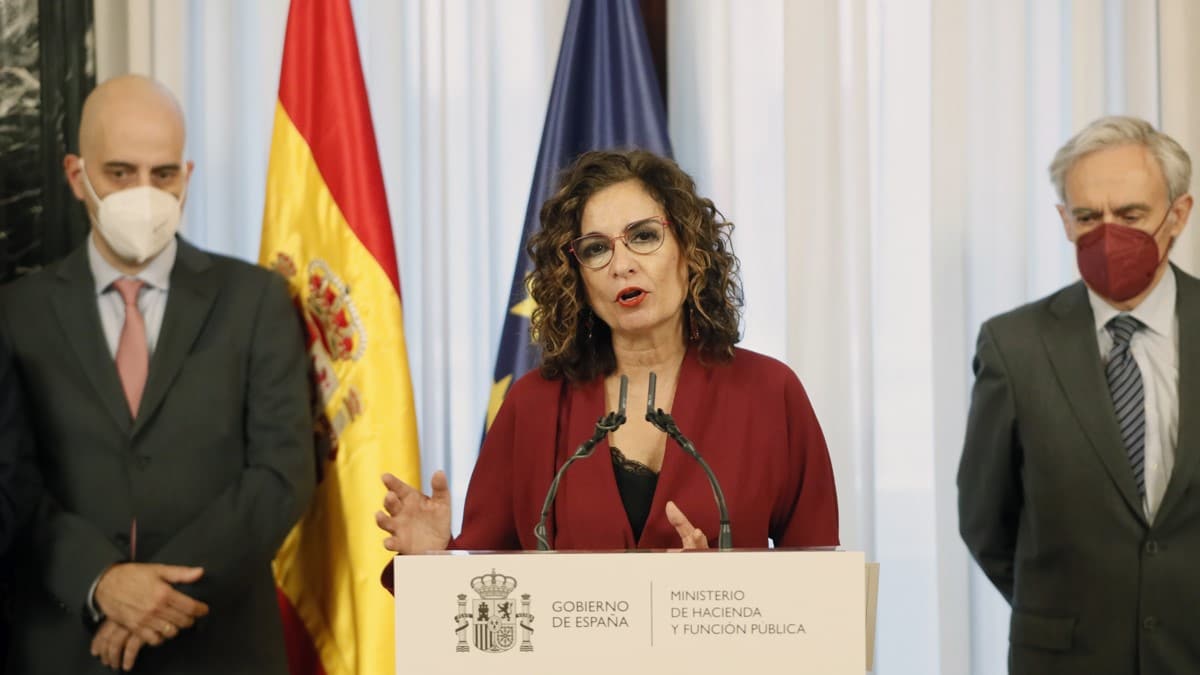 Las propuestas fiscales de los expertos de Montero para elevar la presión fiscal
