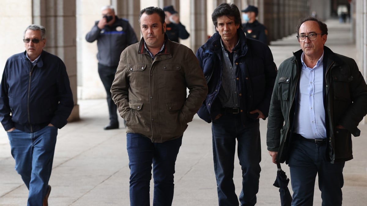 Los transportistas mantienen el paro tras su reunión con la ministra Sánchez