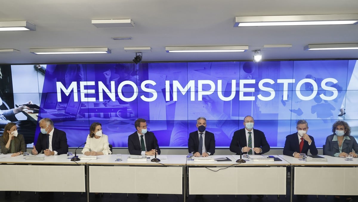 Feijóo pide a Sánchez deflactar el IRPF para rentas inferiores a los 40.000 euros