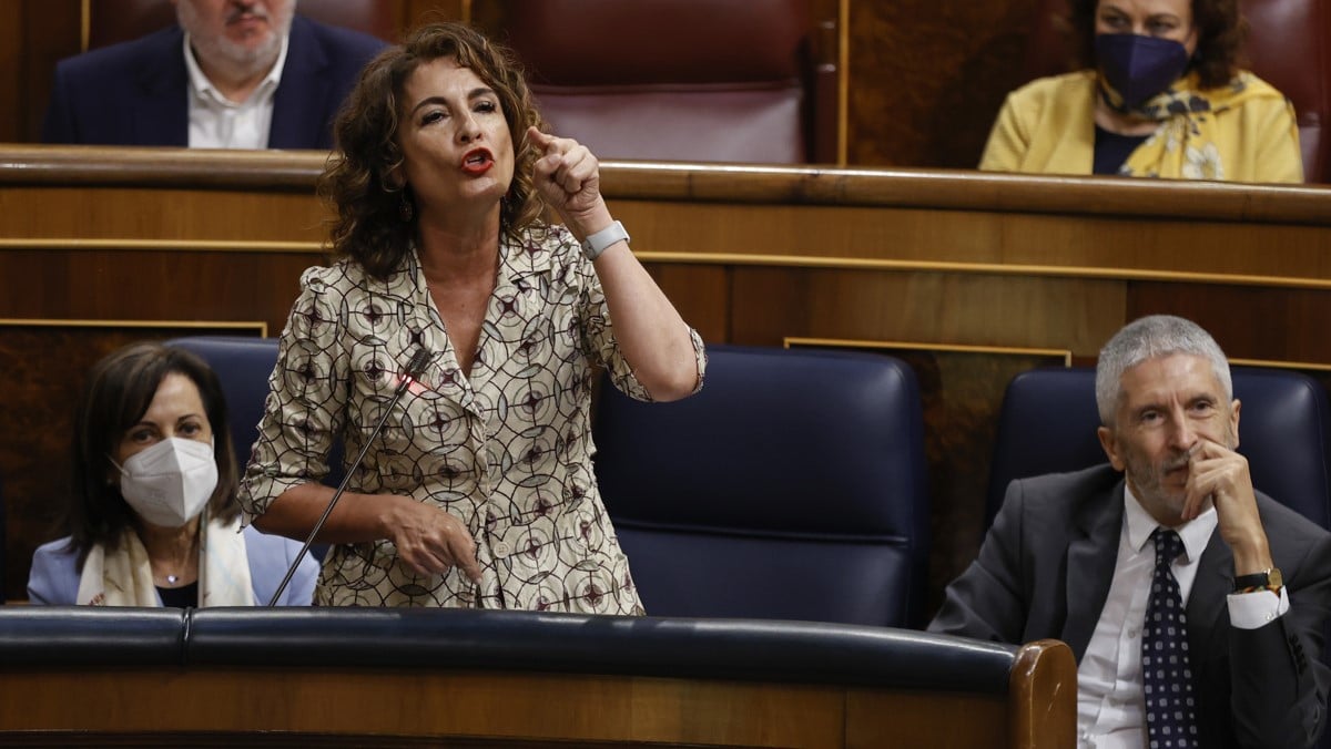 Montero no se olvida de subir los impuestos