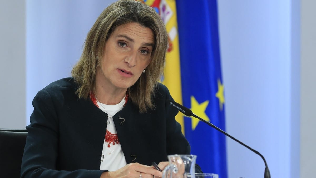 La CE expedienta a España por las normas del mercado eléctrico