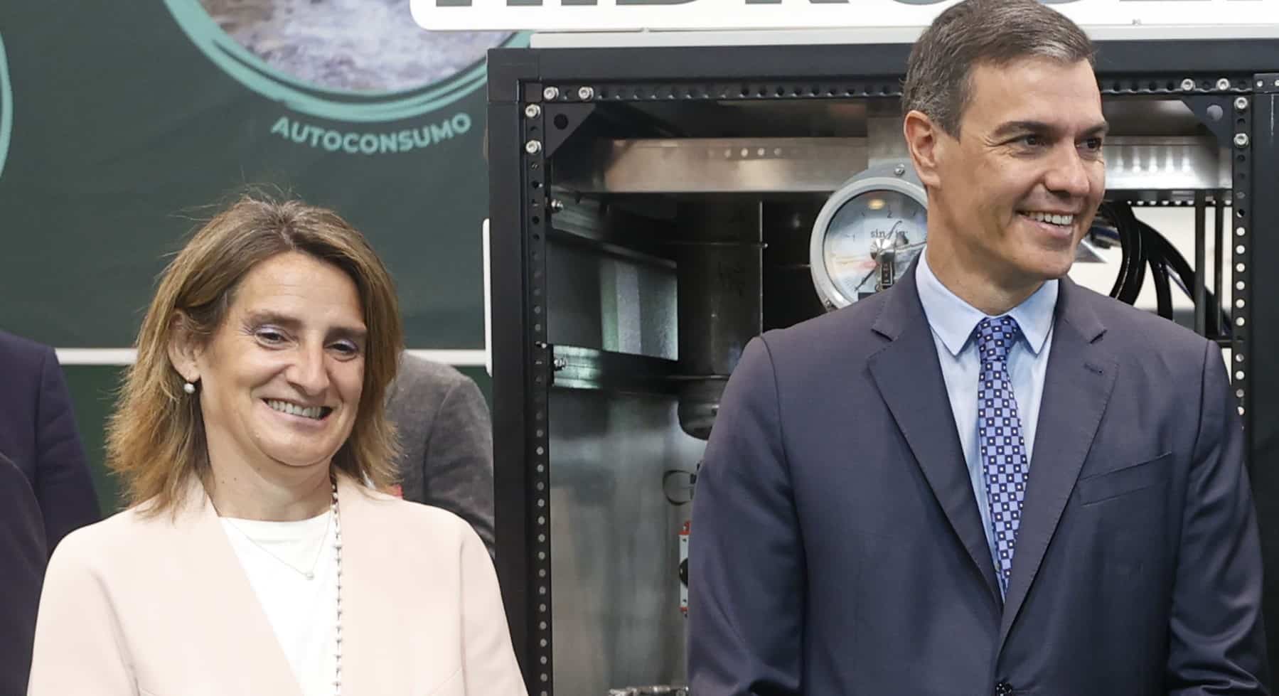 Las eléctricas, contra el Gobierno: Gravar con más IVA la luz y subvencionar la TUR del gas no es consistente con la descarbonización