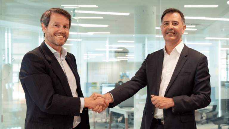 Eduardo Currás, director Banca Corporativa & EMEA de Banco Sabadell, e Isidro Fernández de la Calle, director de Empresas del Grupo MASMOVIL