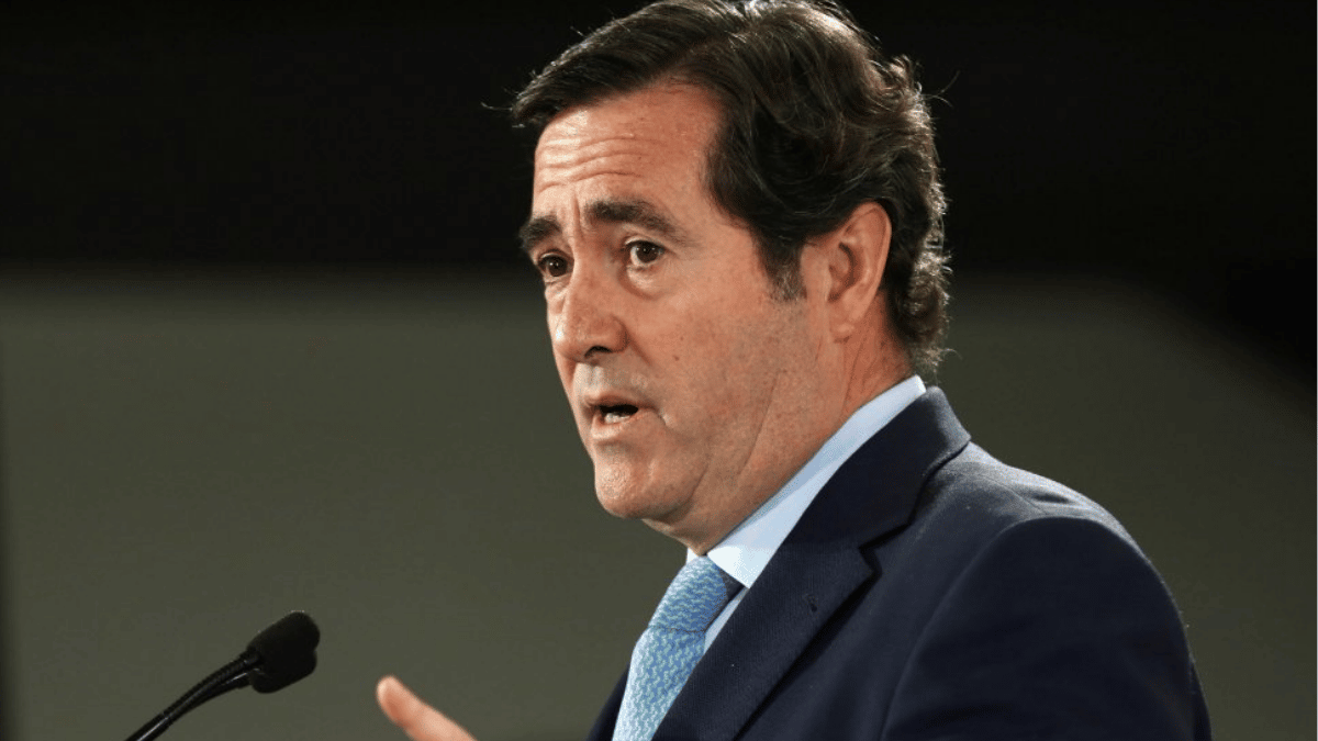Garamendi lamenta que no dimitan ministros por los ataques a los empresarios