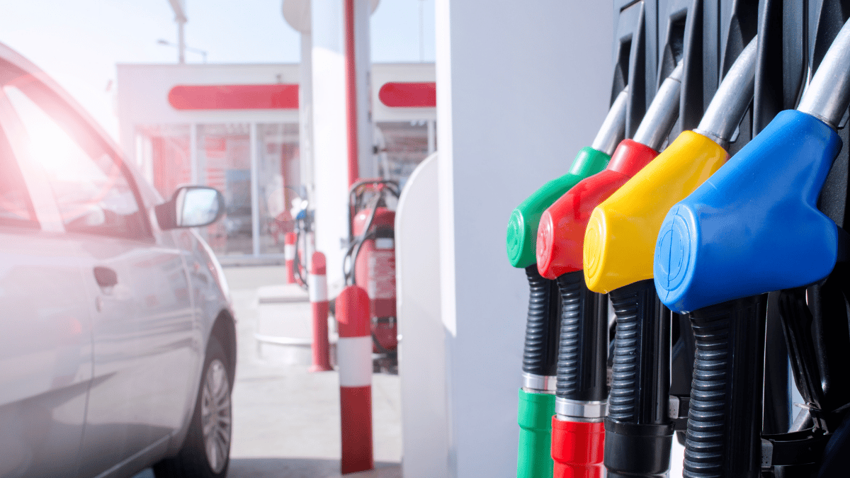 La gasolina y el gasóleo dan un respiro en la primera operación salida del verano