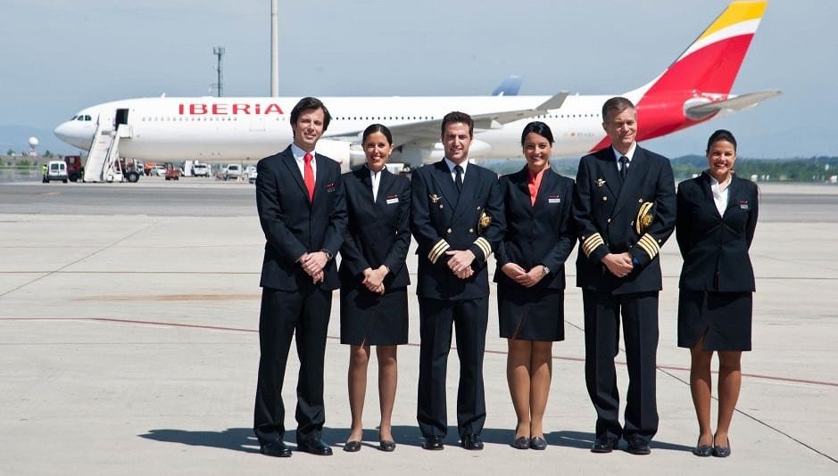Iberia pacta con los sindicatos subidas salariales por encima del 8%