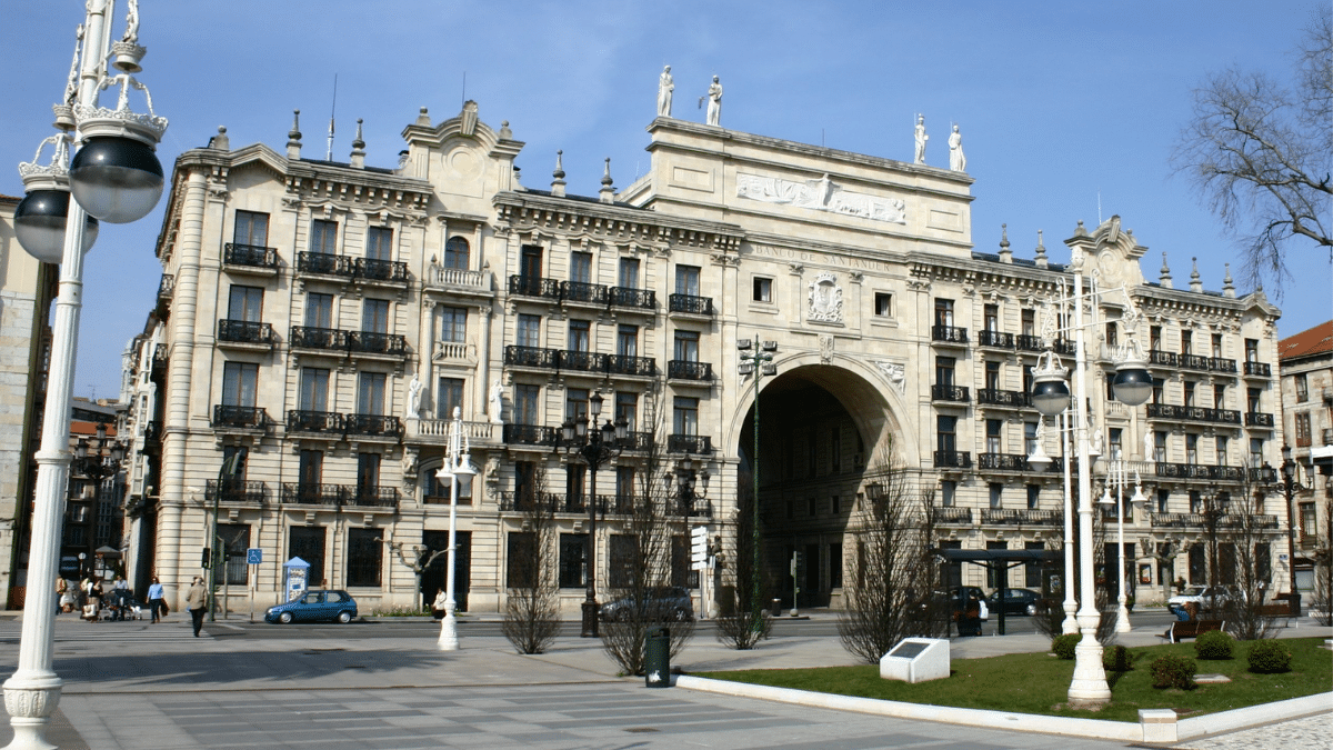 Santander eleva la retribución al accionista del 40% al 50% de los beneficios y anuncia planes para aumentar su rentabilidad y crecimiento