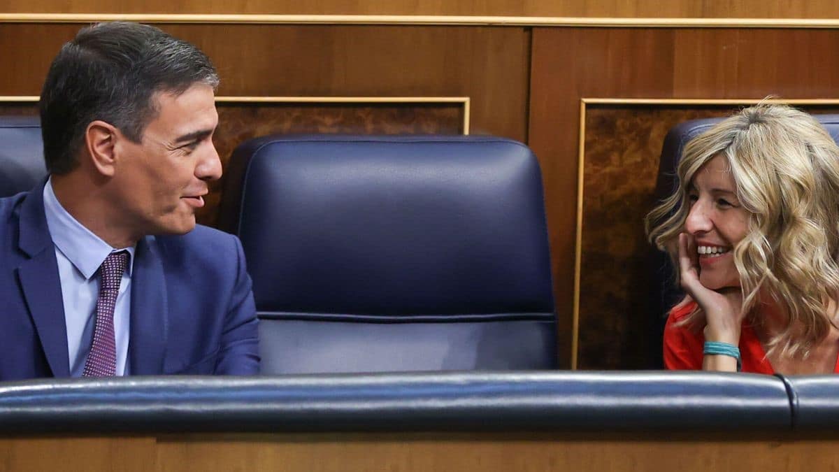 Díaz no pide, sino que urge a Sánchez a mantener el impuesto a banca y energéticas