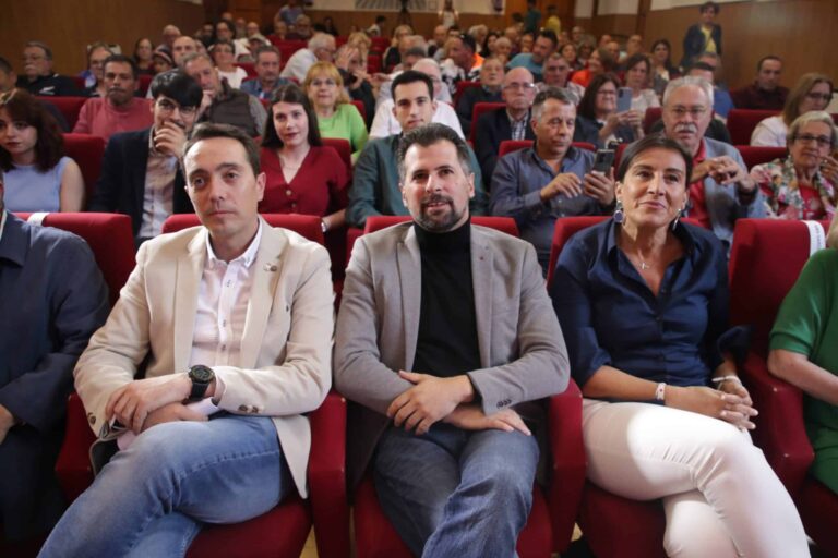 Tudanca pide votar al PSOE para evitar alcaldes "minimañuecos" y "minigallardos"