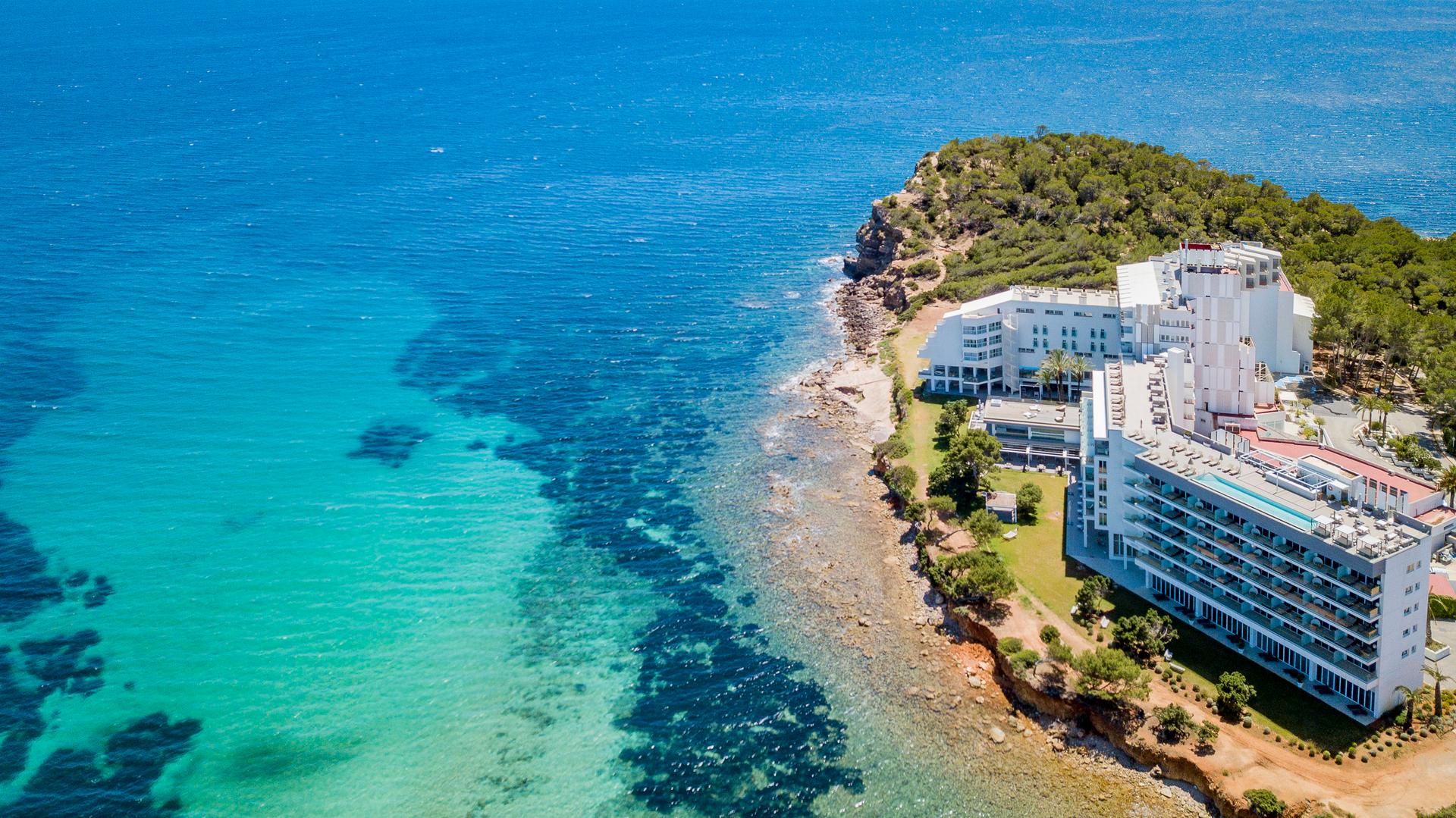 Banca March crea una joint venture con Meliá y adquiere el 80% de tres hoteles operados por la hotelera