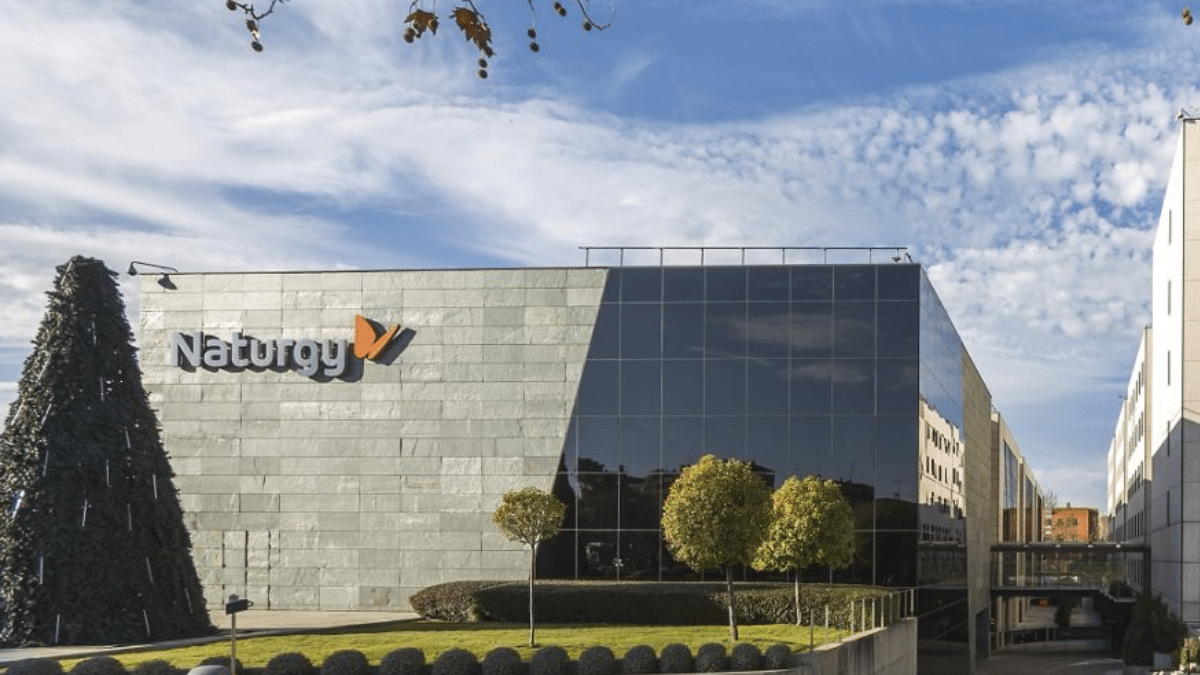 Las acciones de Naturgy se disparan un 2,6% en el IBEX 35 tras anunciar mejoras en dividendos y retomar proyecto Géminis