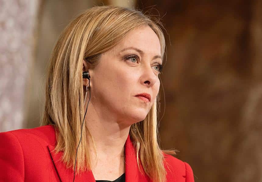 Meloni defiende su impuesto a la banca, frente a ‘los socialistas que solo dan dinero público a los bancos’