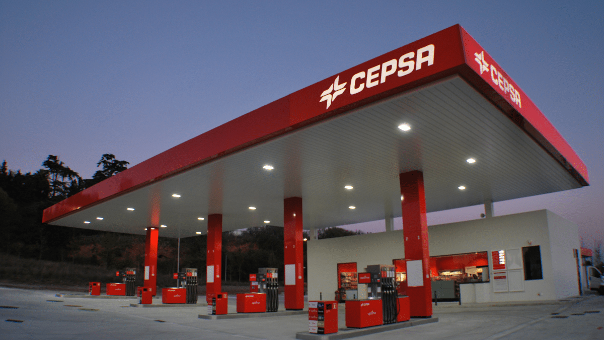 Cepsa amplía sus descuentos hasta 10  céntimos por litro a sus clientes fidelizados 