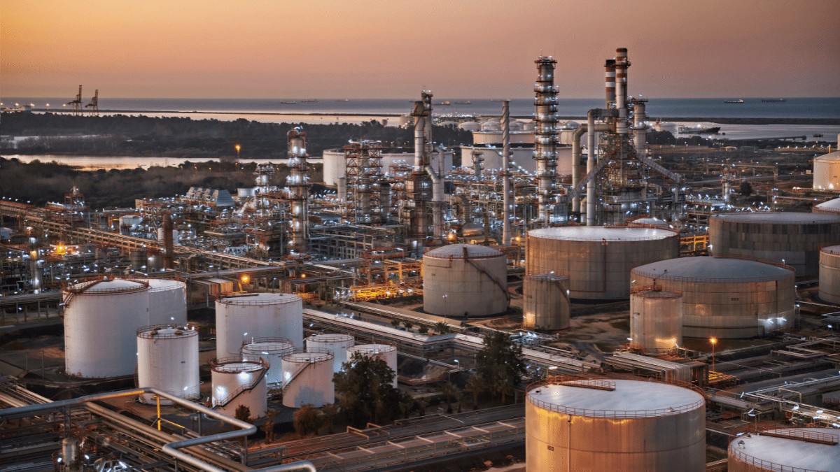 Cepsa consigue producir fenol circular a partir de plásticos de un solo uso por vez primera en España 