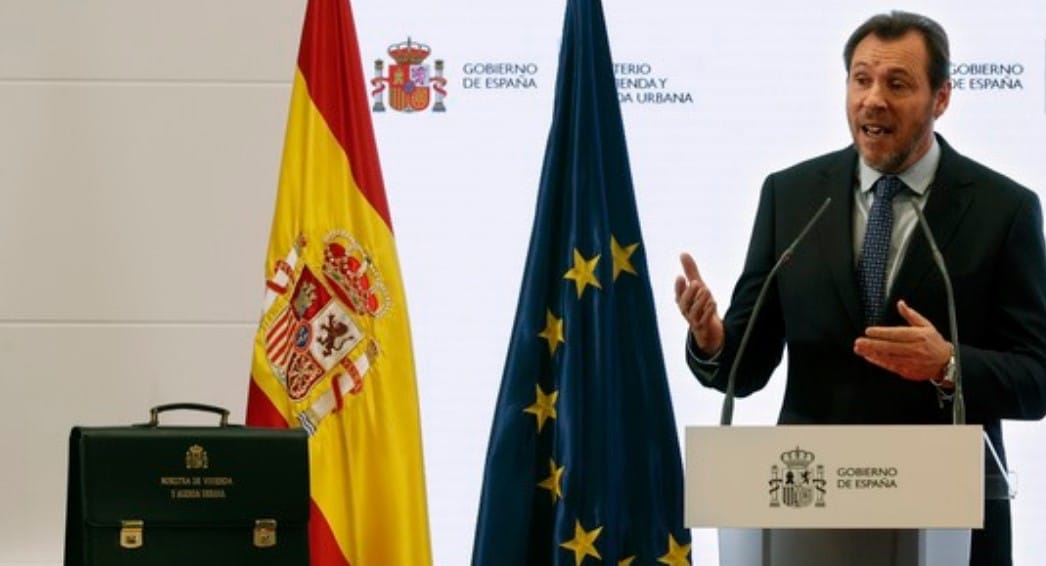 El Gobierno privatiza el servicio aéreo de Salvamento Marítimo