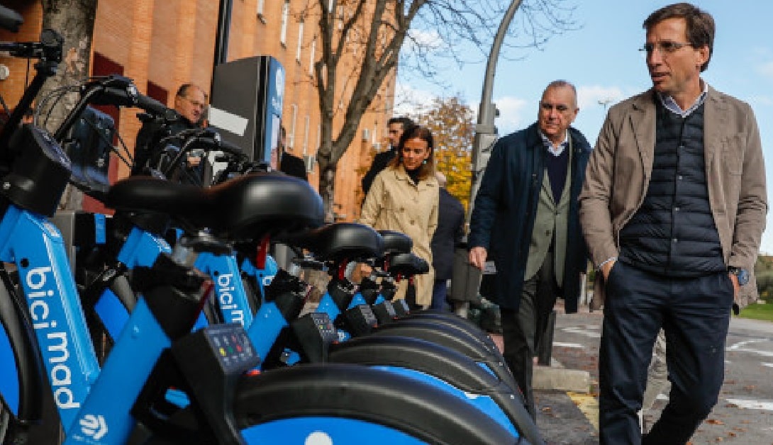 Almeida teme que Madrid sea moneda de cambio en el nombramiento de Calviño en el BEI